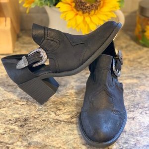 Qupid Western Ankle Booties